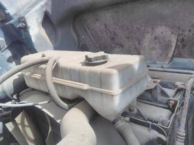 3918694 Volvo 2610270 For 2007 Vnl Radiator Overflow Tank